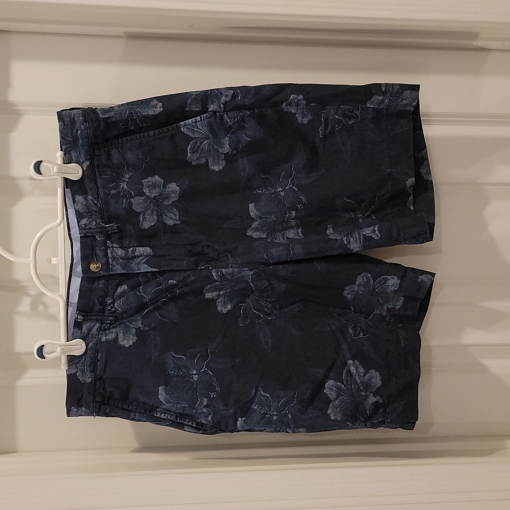 Ralph Lauren tropical print shorts. Size 32. Worn once. Excellent condition
